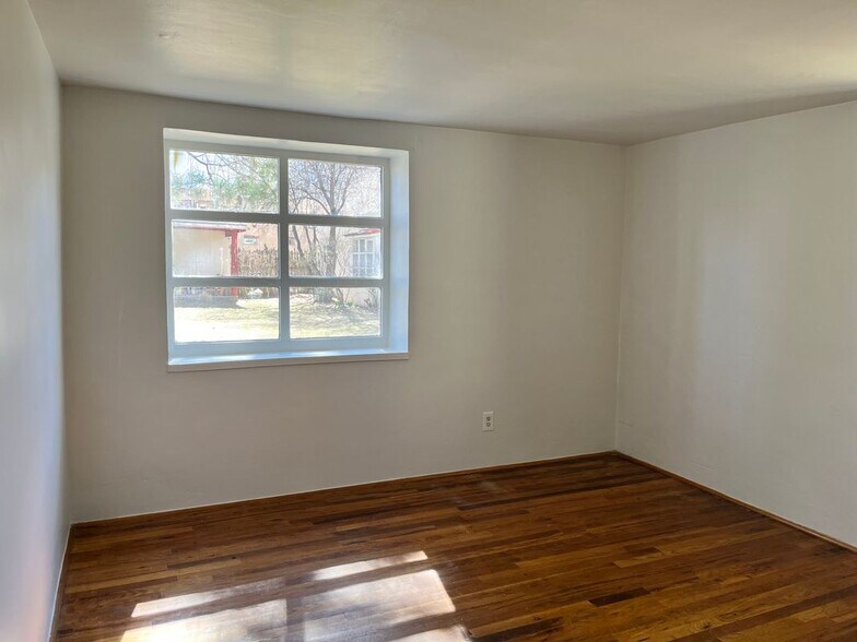 Building Photo - 410 Liebert St