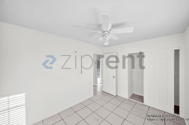 Building Photo - 301 Maxine Ave