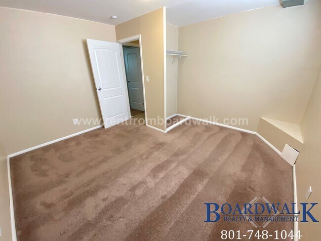 Building Photo - 451 8120 S