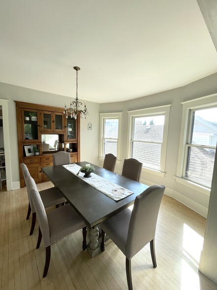 Dining Room - 3262 N Cambridge Ave