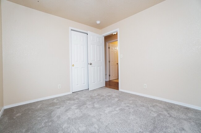 Building Photo - 2105 S Euclid Ln