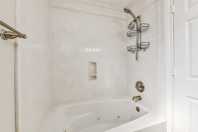 Building Photo - 304 Bellmar Ln