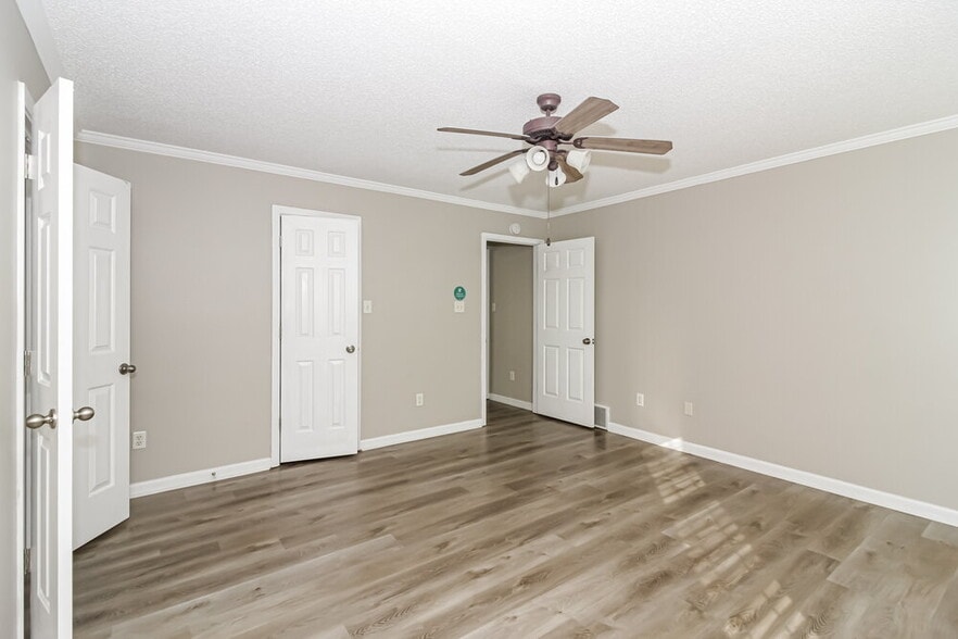 Building Photo - 4845 Shadow Pine Cove