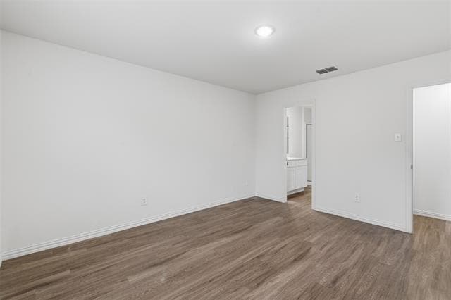 Building Photo - 104 Holiday Dr