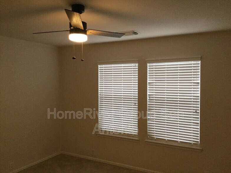 Building Photo - 802 Amber Knoll