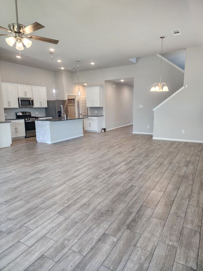 Building Photo - Stunning 4-Bedroom Home in Crowley