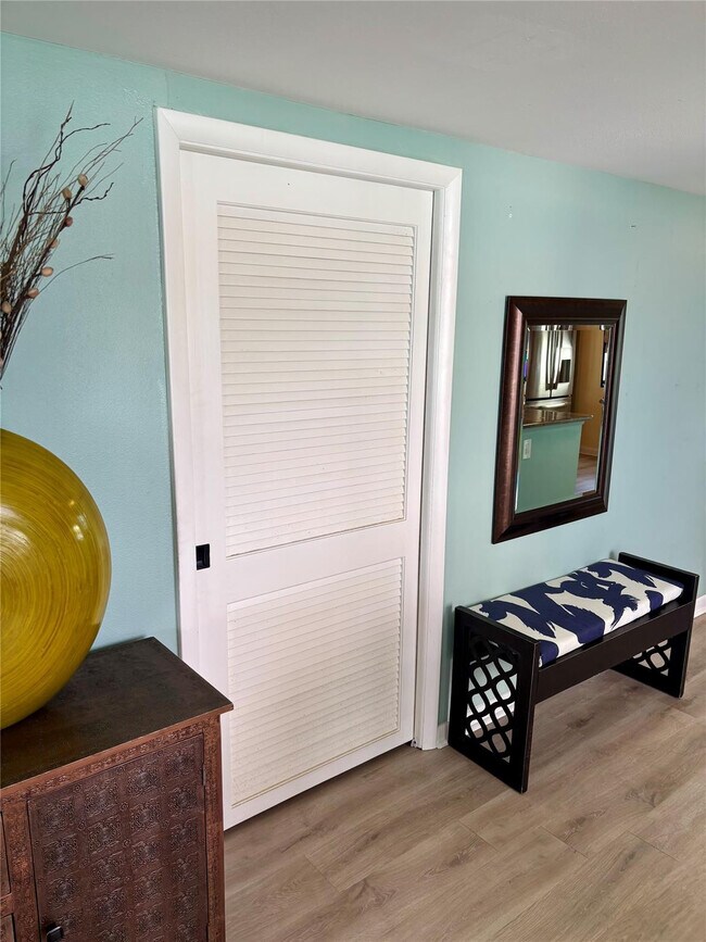 Building Photo - 9940 S Ocean Dr