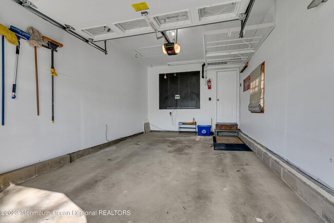 Building Photo - 19 Bradley Ave