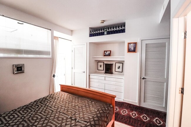 Building Photo - Spacious Jr. 1 Bedroom near Levi's Plaza |...