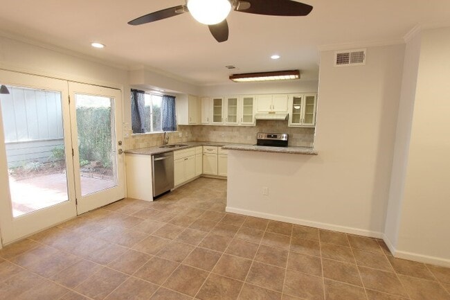 Building Photo - 6511 Kenyon Ln