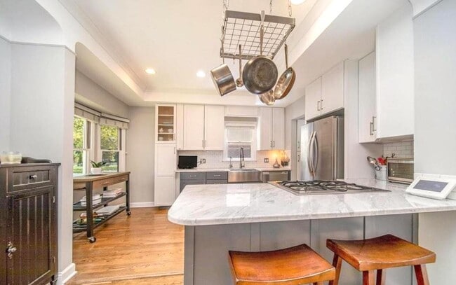 Building Photo - 986 Smith Ave