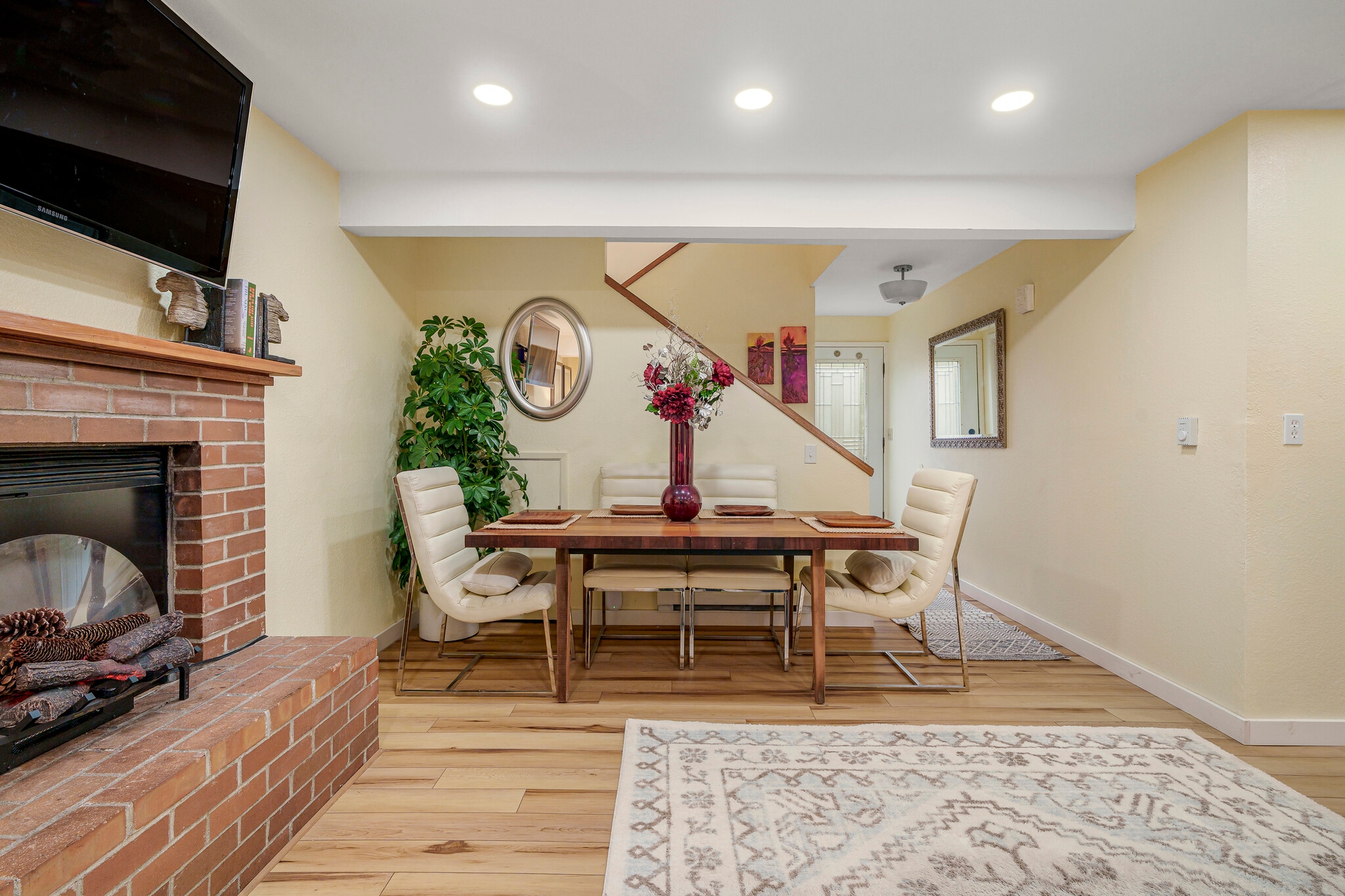 Dining Area - 20043 Forest Park Dr NE
