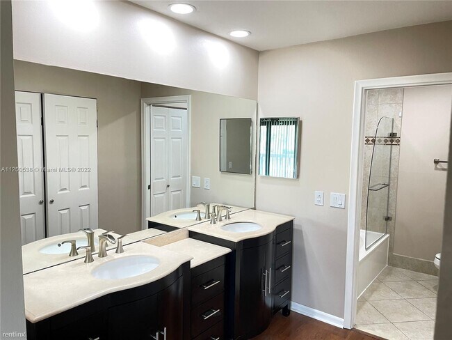 Building Photo - 3 br, 3 bath House - 5762 Fox Hollow Dr Apt C