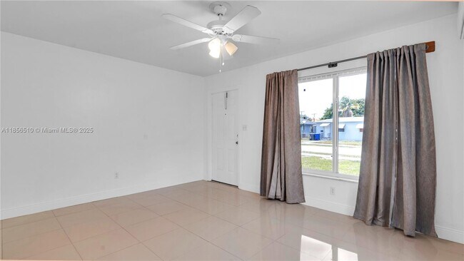 Building Photo - 806 N 24th Ave