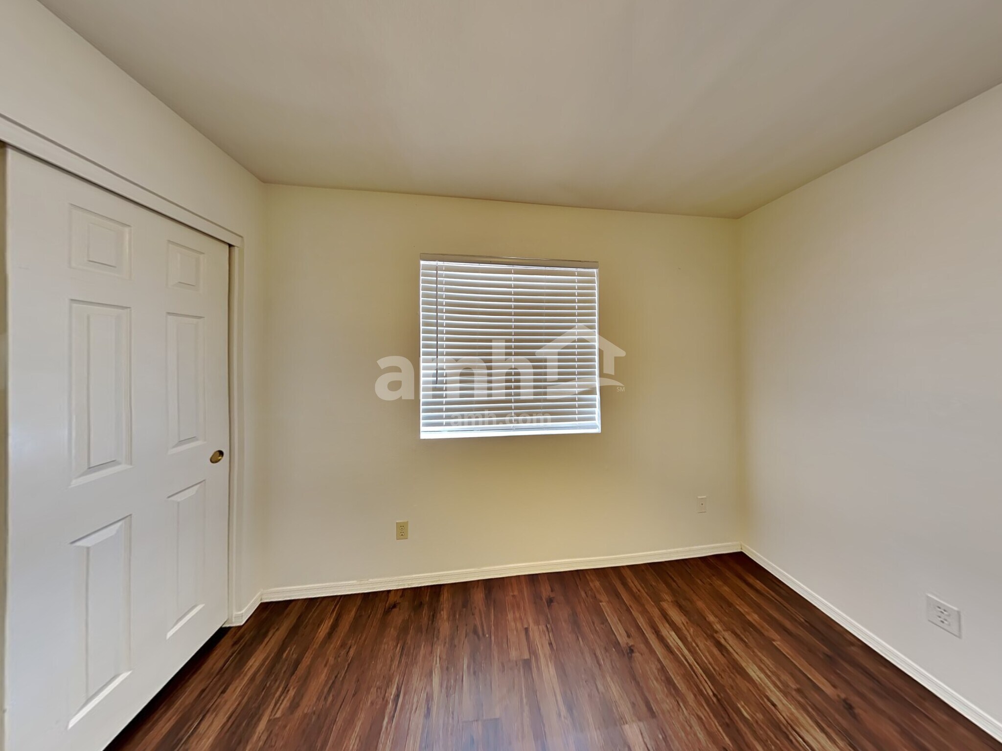 Building Photo - 1364 N Rowen