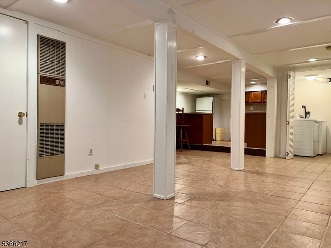 Building Photo - 63 Primrose Ln