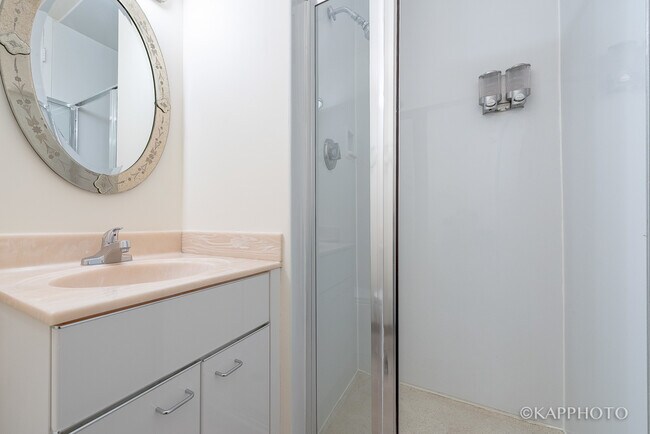 Building Photo - 900 N Lake Shore Dr