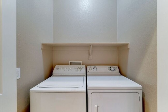 Building Photo - READY TO VIEW NOW! Beautiful Townhome in Great Location