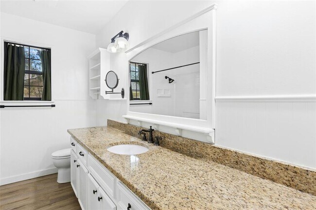 Building Photo - 1401 Dragon Dr