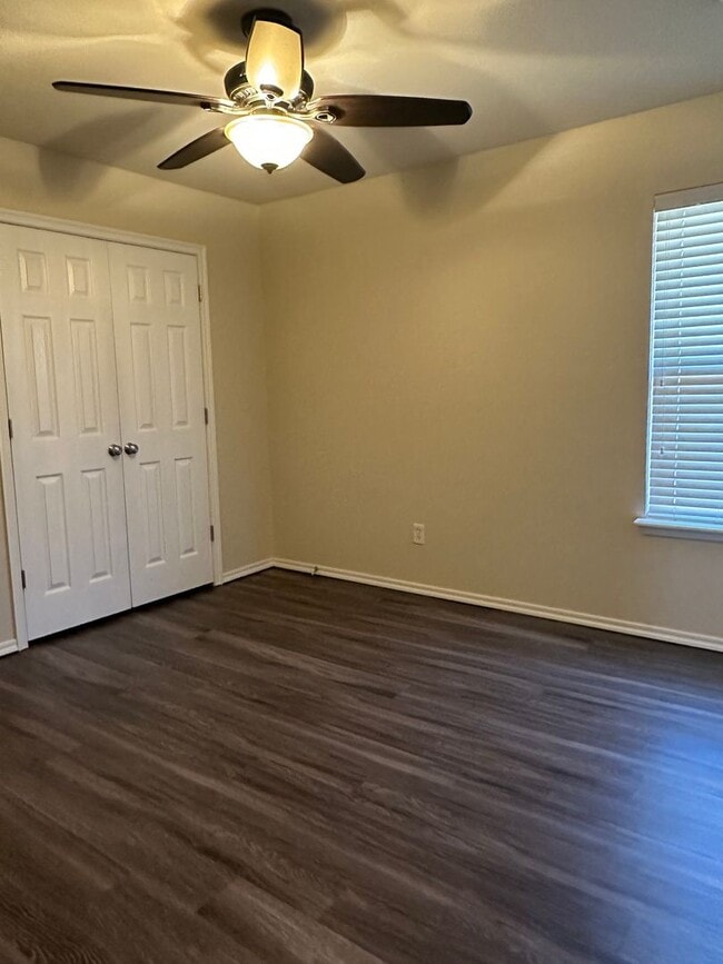 Building Photo - 4 Bd / 2 Ba in Valencia - Deer Creek Schools