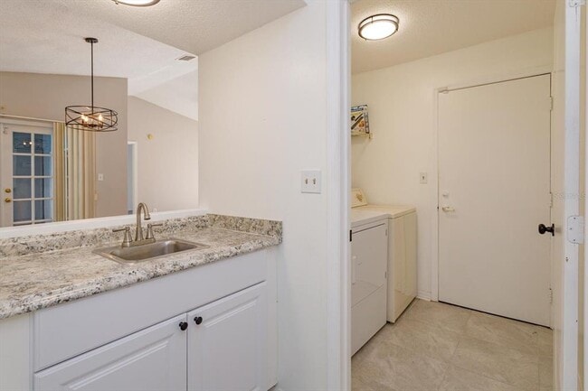 Building Photo - 5955 Kenlyn Ct