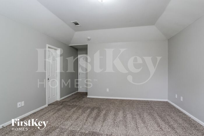 Building Photo - 15615 Fall Briar Dr