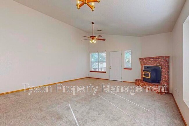 Building Photo - 4701 Plume Rd NW