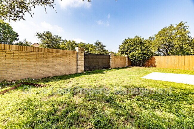 Building Photo - 106 Red Willow