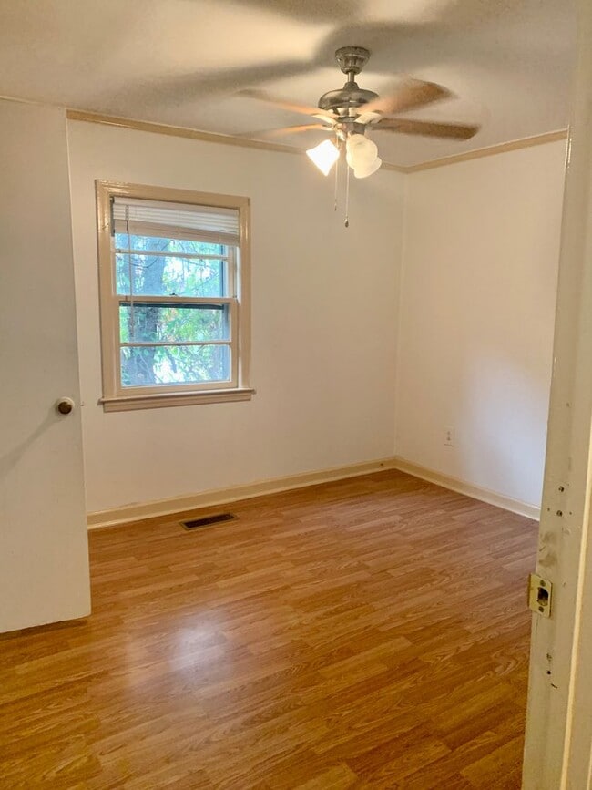 Building Photo - Promise Land North --  Charming 3 bedroom home in heart of Historic Walking District Downtown Mor...