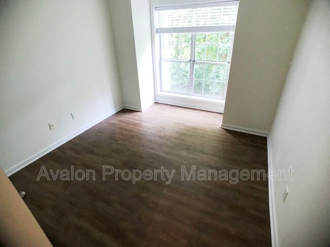 Building Photo - 1104 Riverview Dr