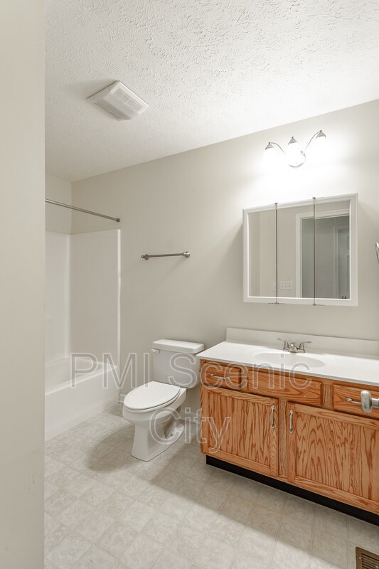 Building Photo - 343 Pine St