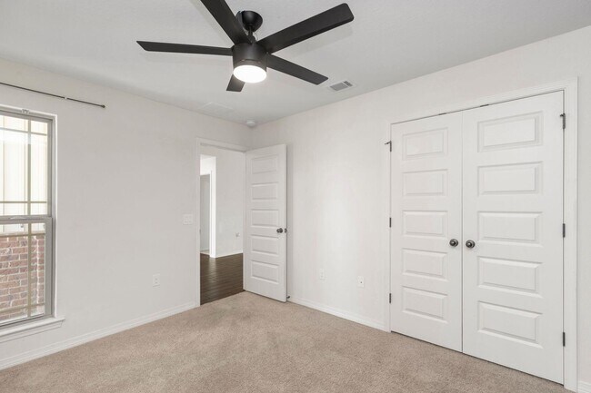 Building Photo - 8478 Island Dr