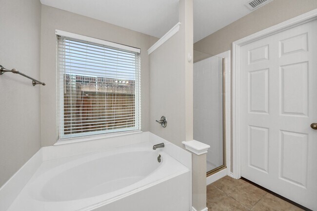 Building Photo - 1903 Ryansbrook Ln