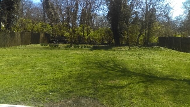 Building Photo - 3 Bed, 1 Bath - East Nashville Gem, Walking Distance to The Pharmacy