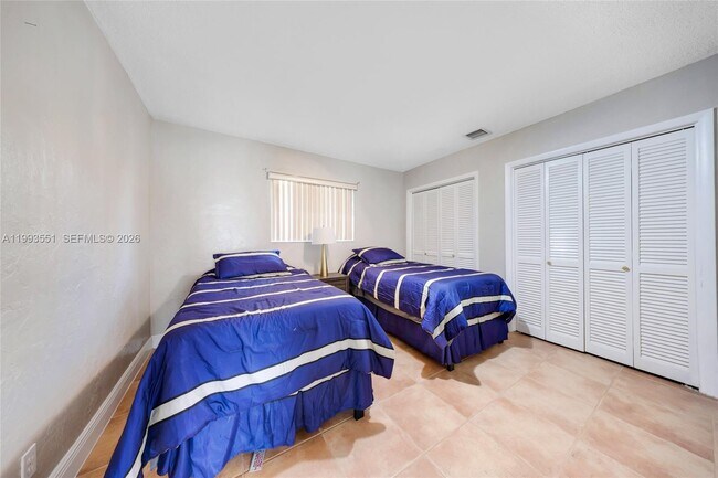 Building Photo - 2752 NE 3rd St