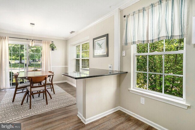 Building Photo - 5905 Drawbridge Ct