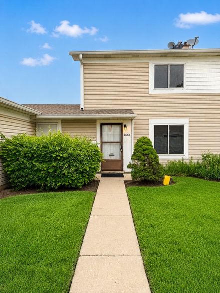 Front Entrance - 1661 Cornell Dr