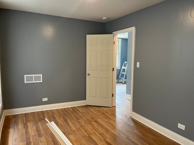 Building Photo - 648 W 60th St