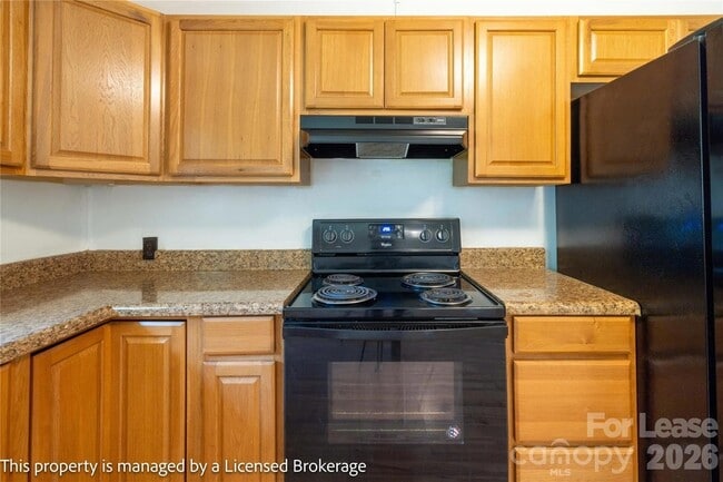 Building Photo - 234 Poplin St