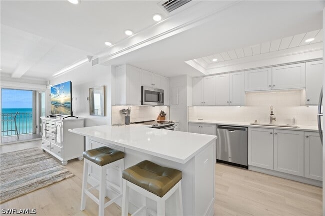 Building Photo - 3443 Gulf Shore Blvd N