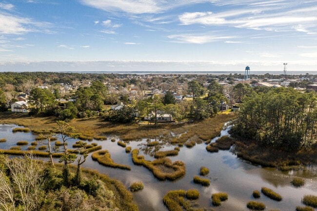 Building Photo - Marsh View Beaufort Home Available Now