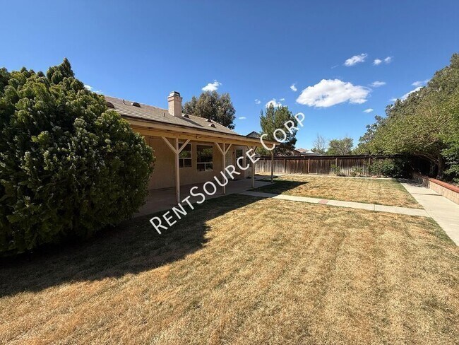 Building Photo - 38758 Almador Ct