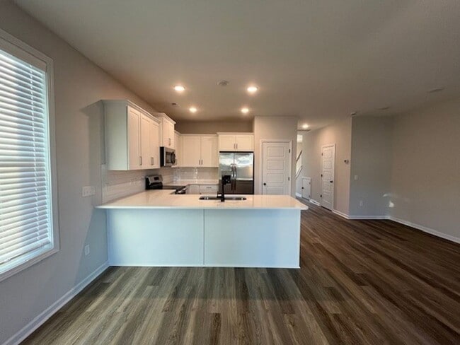 Building Photo - Brand New 3 bedroom 2.5 bath townhome in Leland area