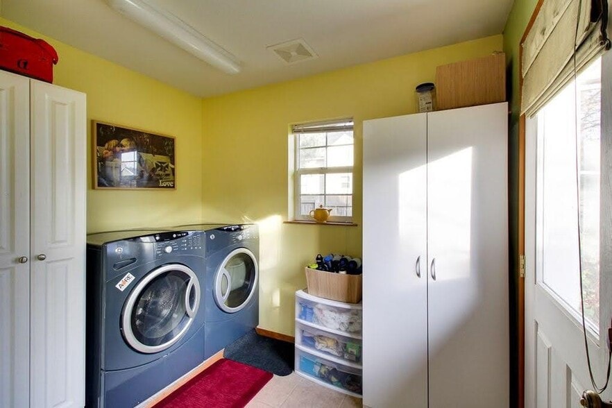 Building Photo - 1128 Hobson St