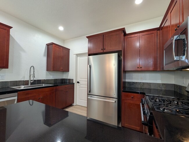 Building Photo - Beautiful 3+ Bedroom, 3 Bath Home With An ...