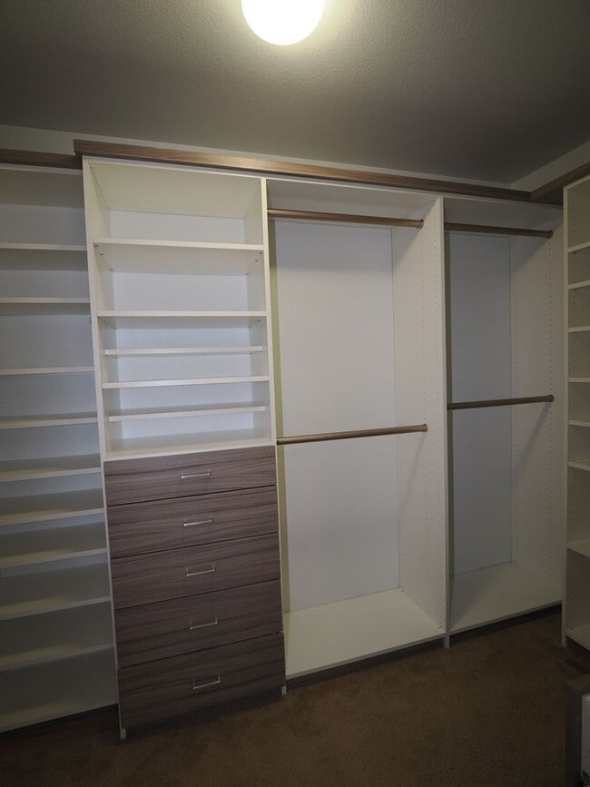 Building Photo - 5 Bedroom Home with AC in Cordera!