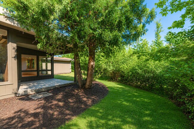 Building Photo - 9200 N Tennyson Dr