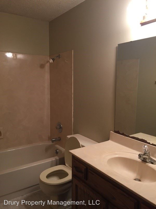 Building Photo - 609 E Redwood St