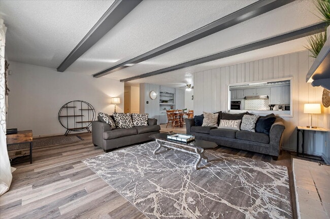 Building Photo - Fully Furnished Rental!!