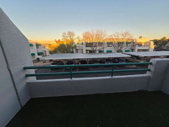 Building Photo - Beautiful 2 bedroom, 2 bath Condo available